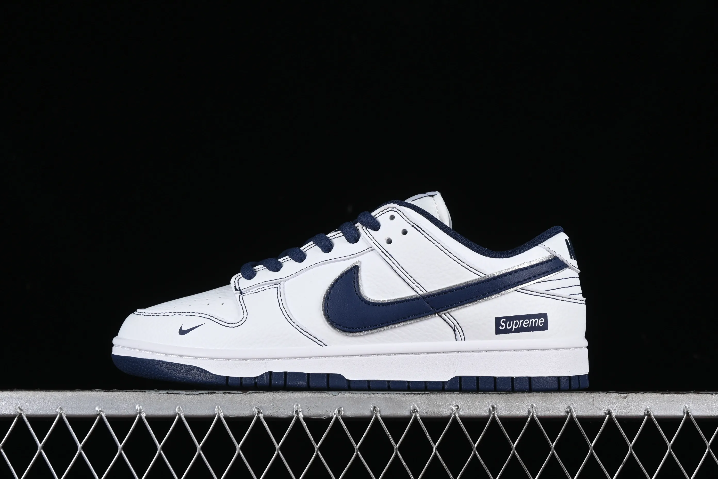 All categories Nk SB Dunk Series Nk SB Dunk Low High-end customized low-top sneakers Supreme x Nk SB Dunk Low joint-Navy Blue Anniversary high-end customized low-top casual sneakers DY1503-005